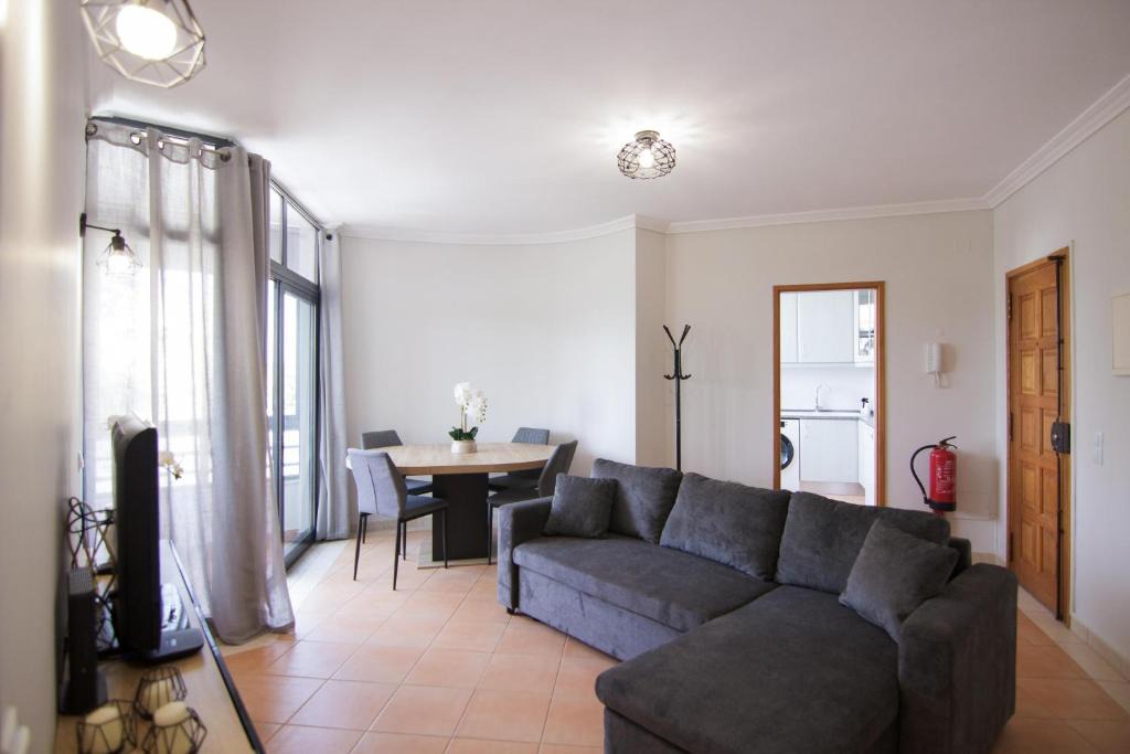 Faro Apartment | Modern 3- Bedroom Retreat in Faro’s City Center