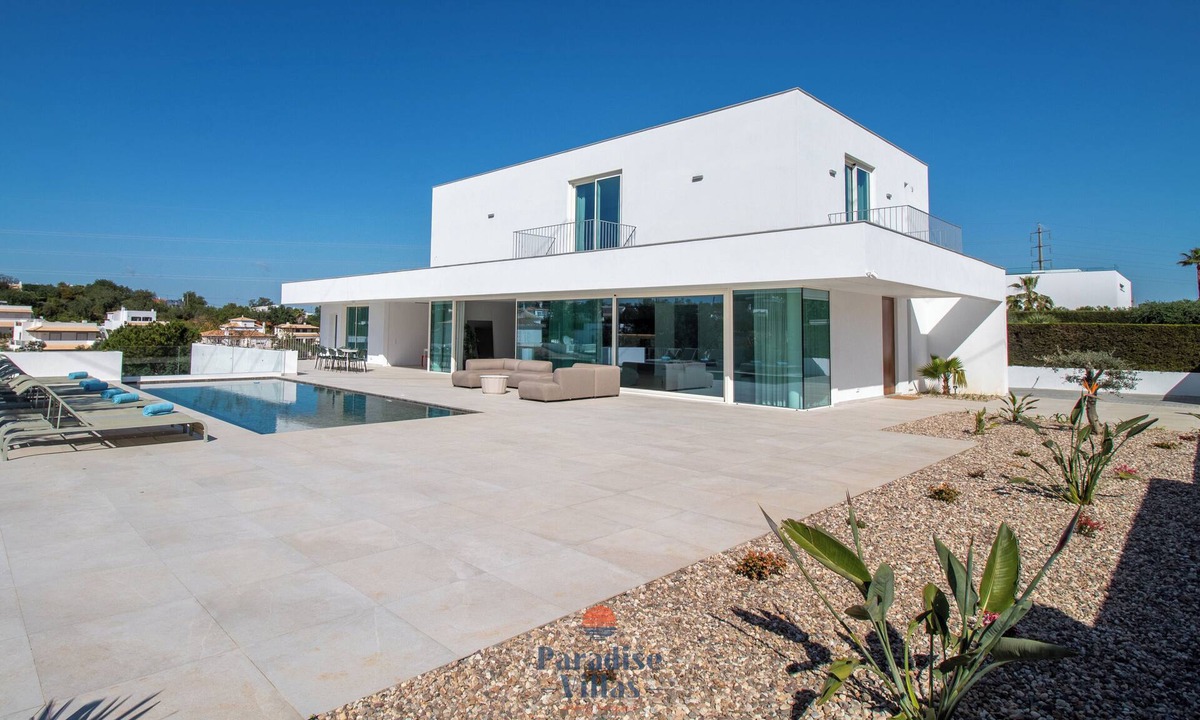 Alpouvar Villa | Modern 4-Bedroom Villa with Infinity Pool