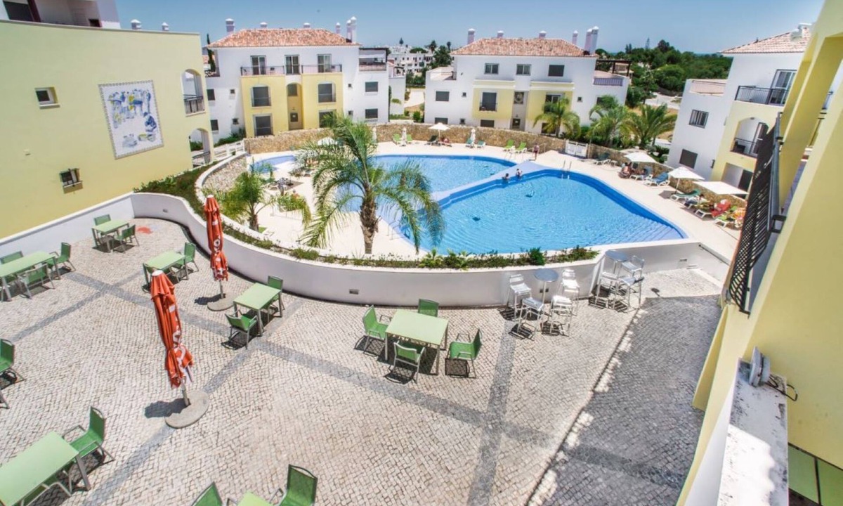 Conceicao e Cabanas de Tavira Apartment | Modern and elegant apartment in O POMAR, Cabanas de Tavira, with a pool and free Wi-Fi