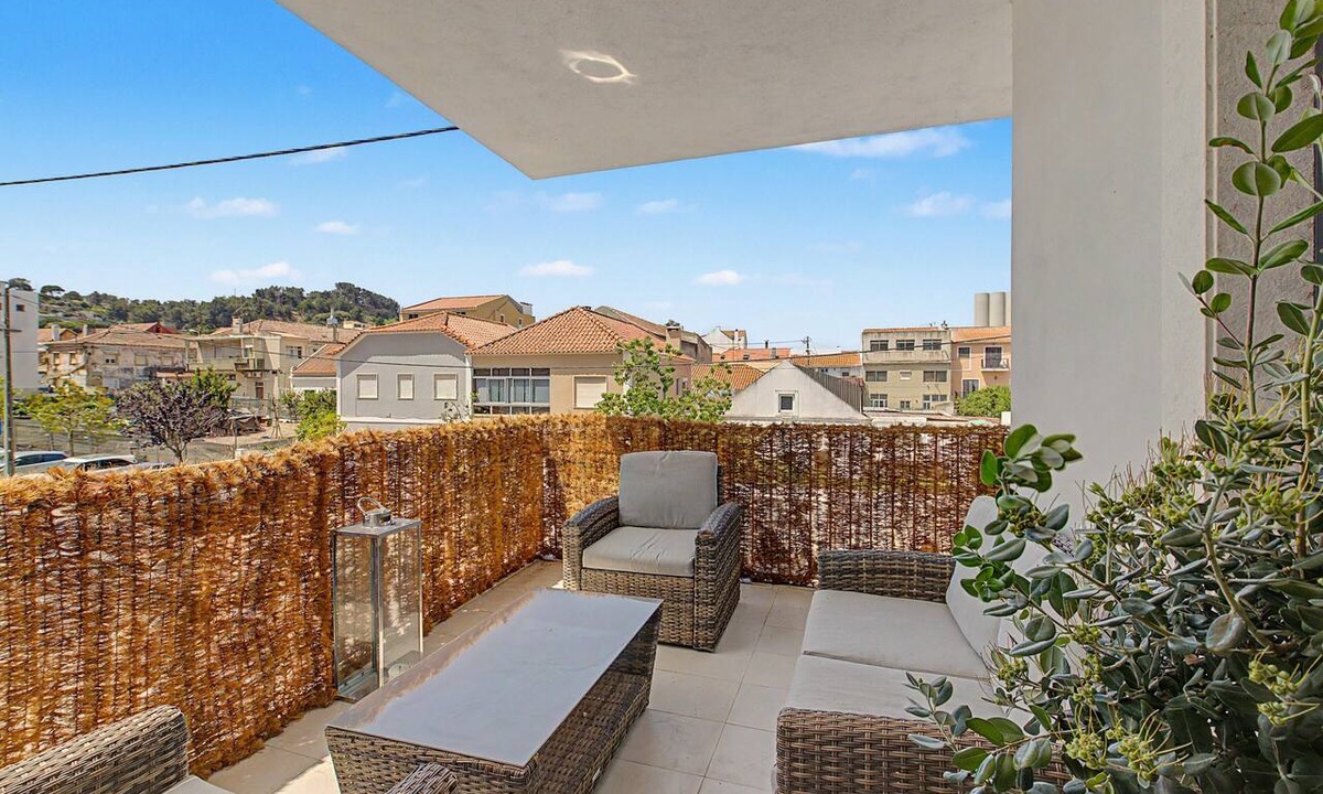Trafaria Apartment | Modern Apartment - Trafaria Bliss, 3 Minutes from the Beach