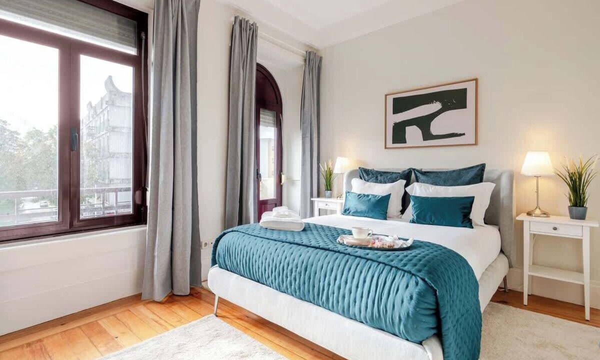 Bonfim Apartment | Modern & Cozy Flat with Workspace by HostWise