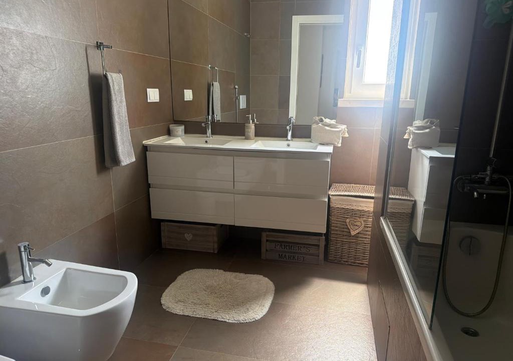 Palhais House | Modern Double Room in new Apartment