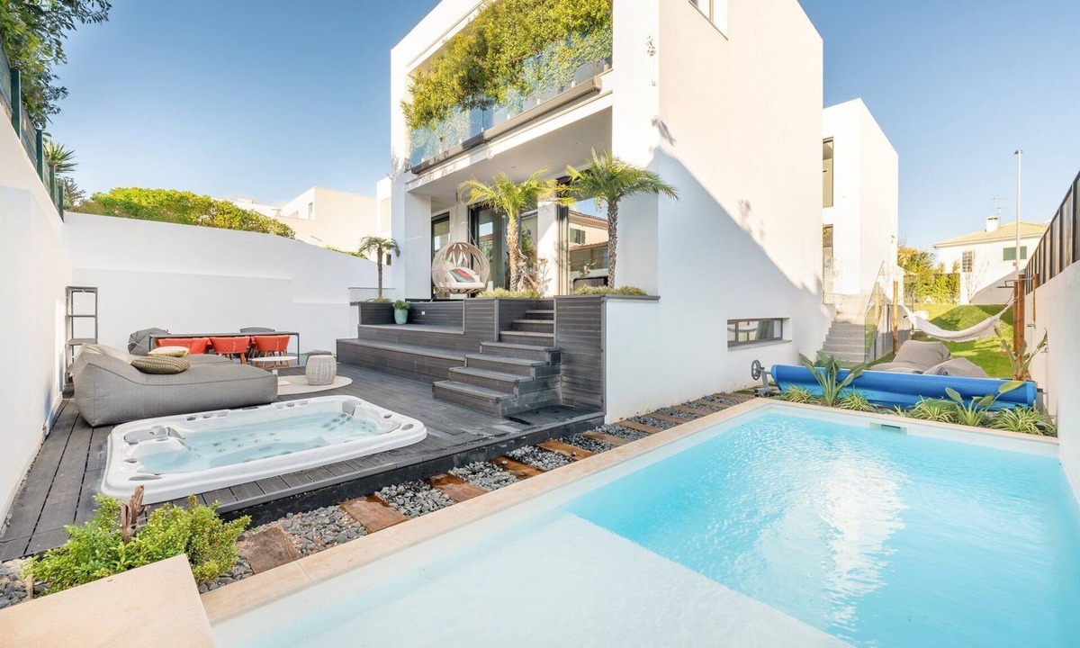 Charneca Apartment | Modern excellence with pool