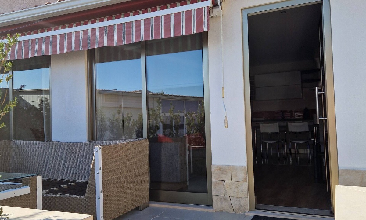 Foz do Arelho House | Modern house in Foz fo Arelho less than 5 minute walk to the beach.