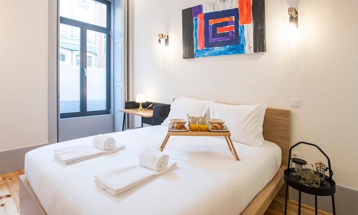 Cedofeita Apartment | Modern Retro Downtown by LovelyStay
