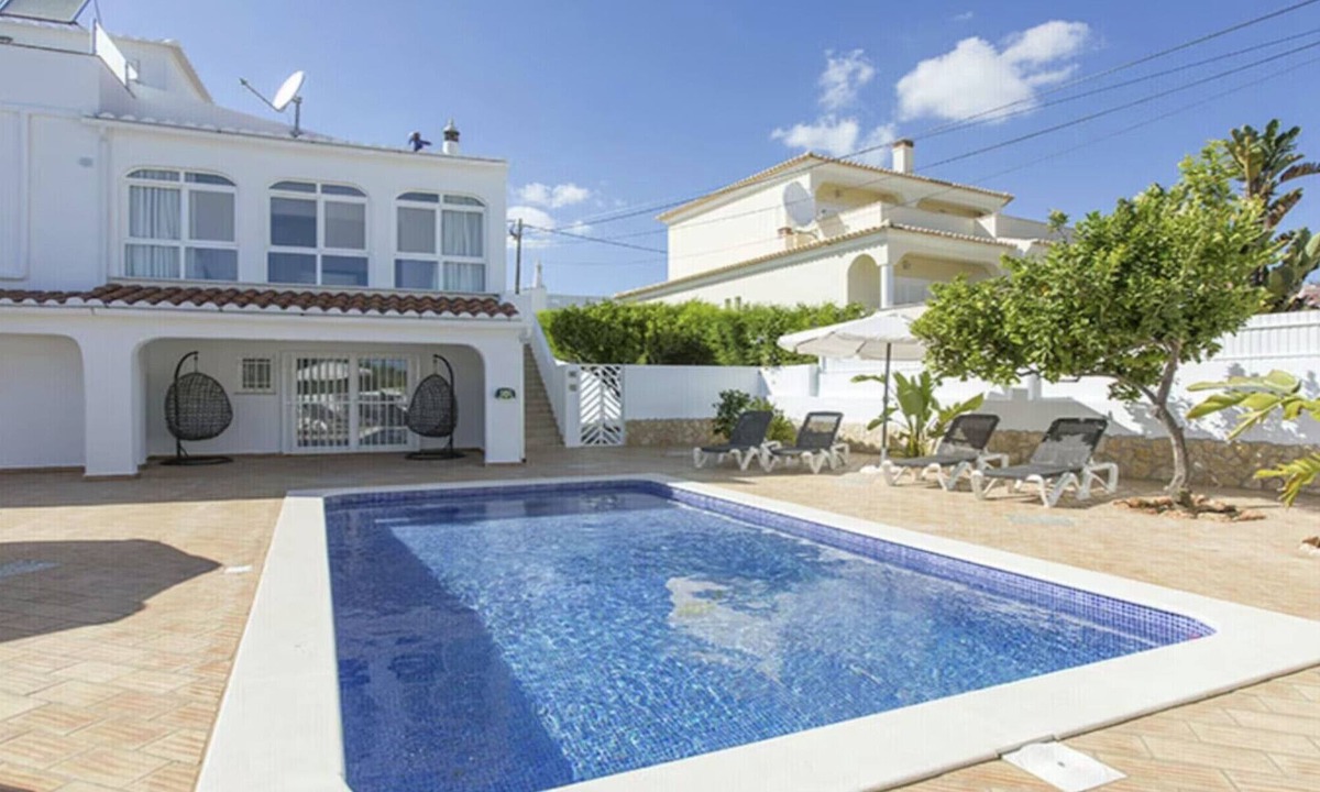Sesmarias Villa | Modern, stylish, 5 bedroom, 4 bathroom villa perfect for family/friends - Sea view & Games room