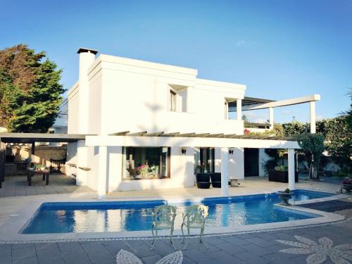 Praia das Macas House | Modern Villa Steps Away From The Beach