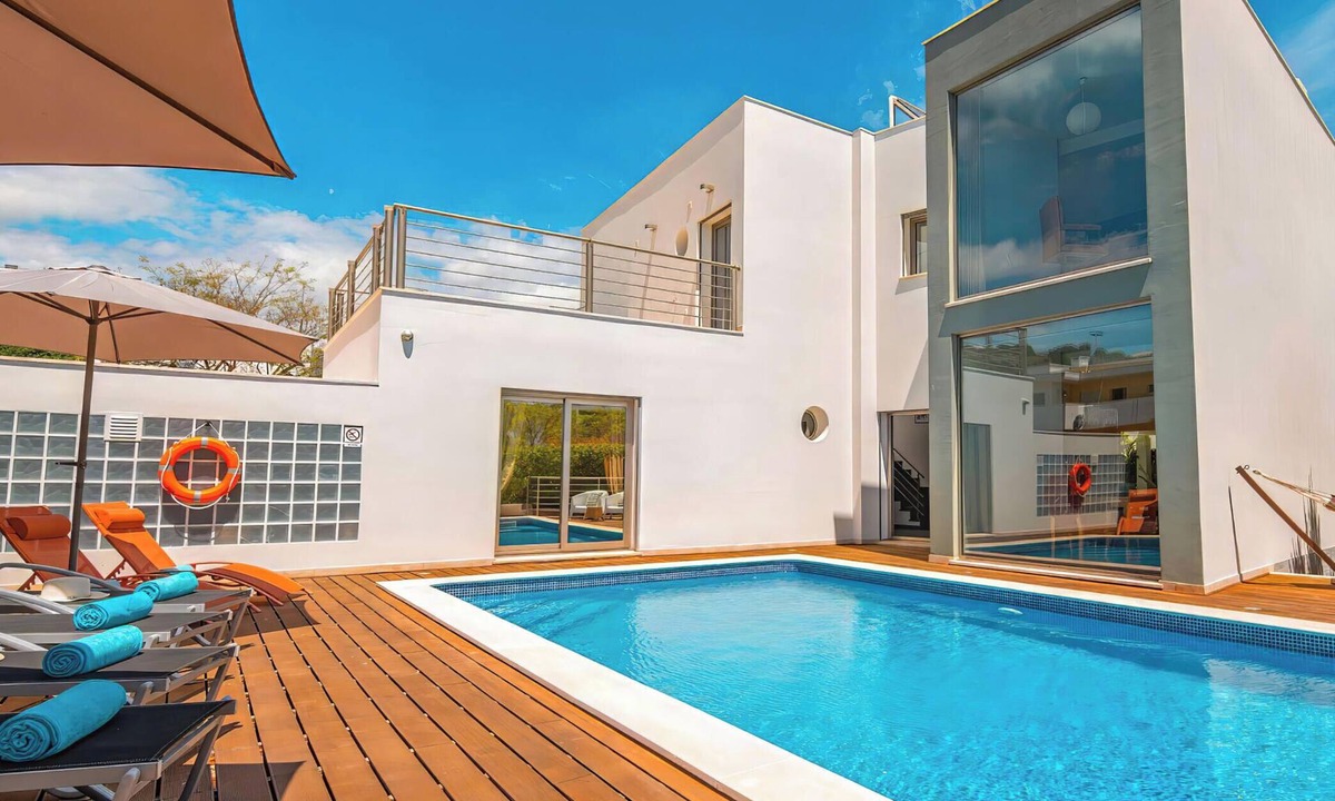 Albufeira Villa | Modern villa with private pool and BBQ