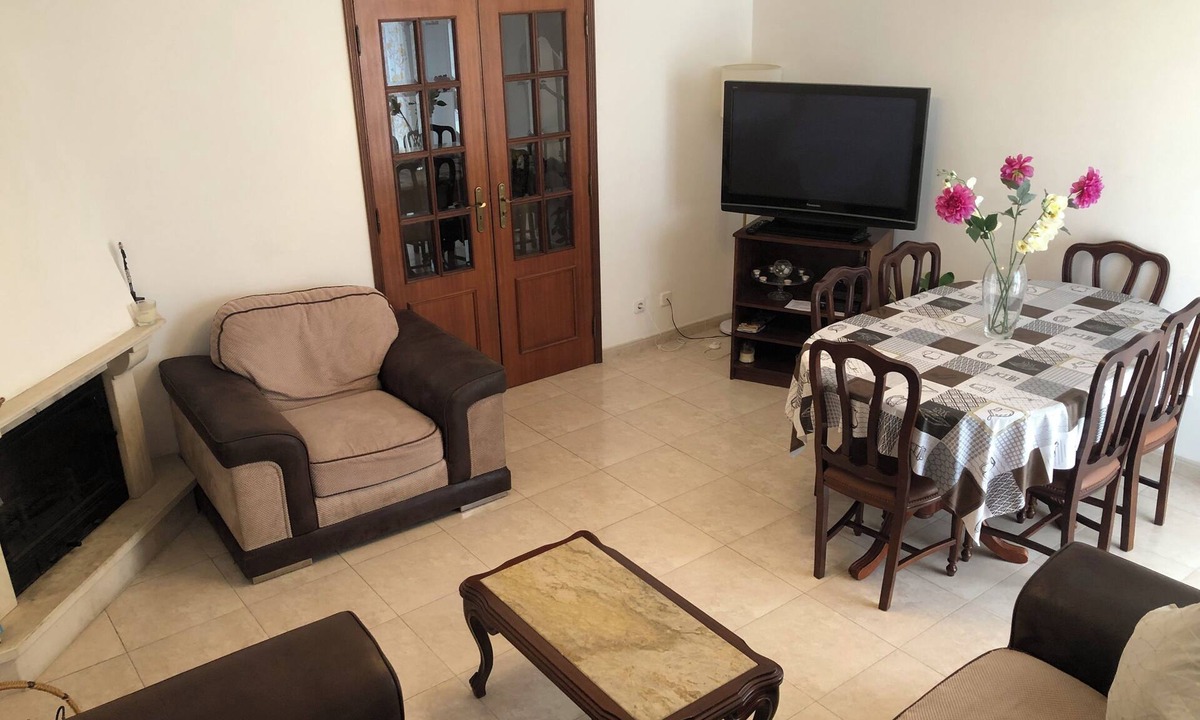 Samouco Apartment | "MOINHO" Entire 3 Bedroom Apartment own suite with private WC Near Lisbon by car