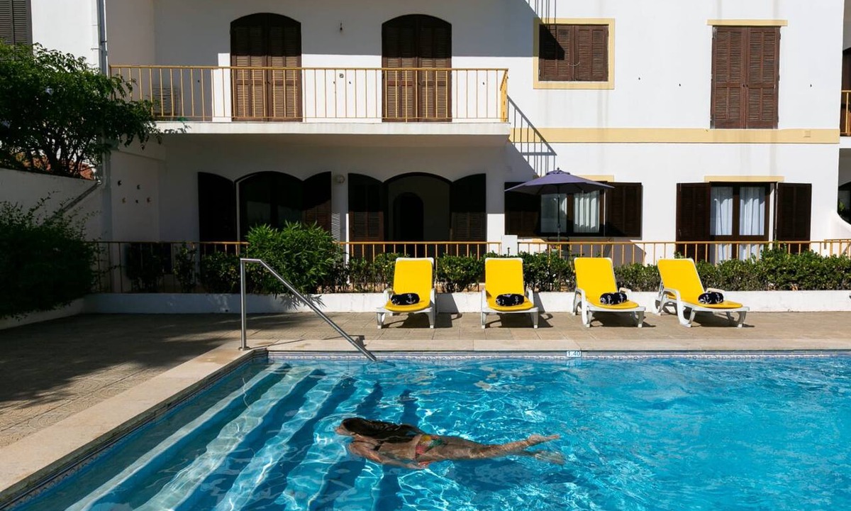 Funchal Apartment | Moinhos: Location | Pool | Families and Couples