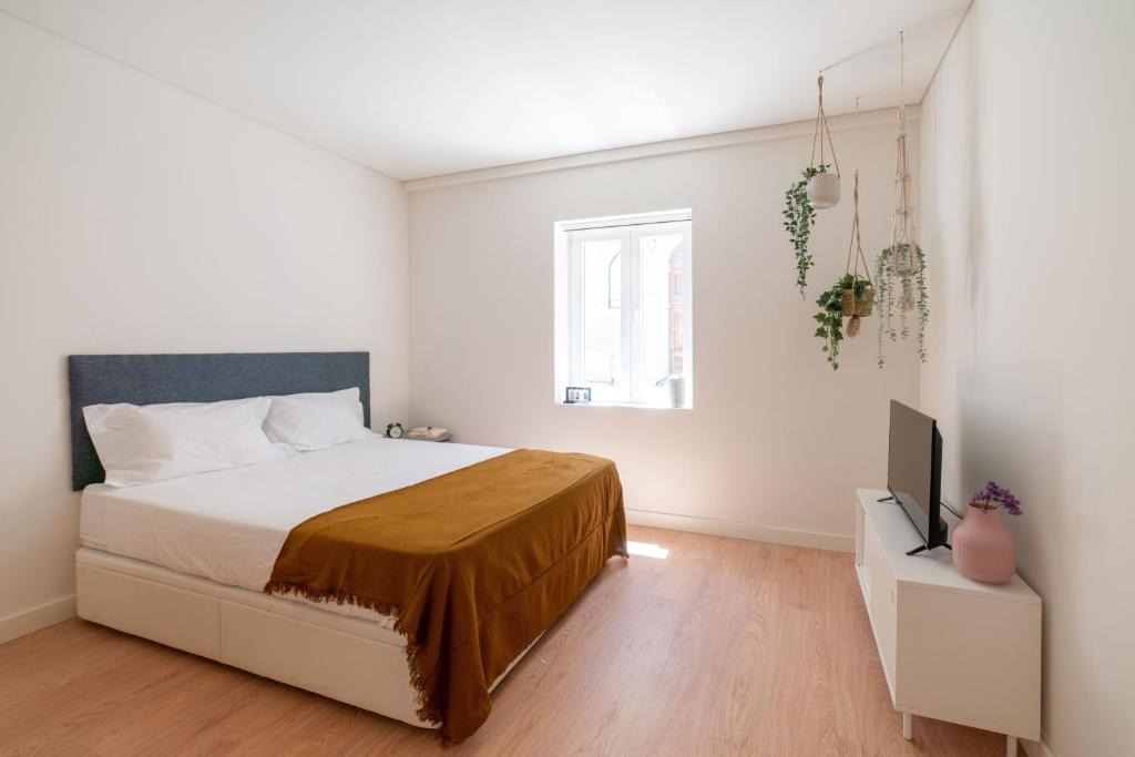 Santo Condestavel Apartment | Monsanto Hill House - NO. 565 R/C D