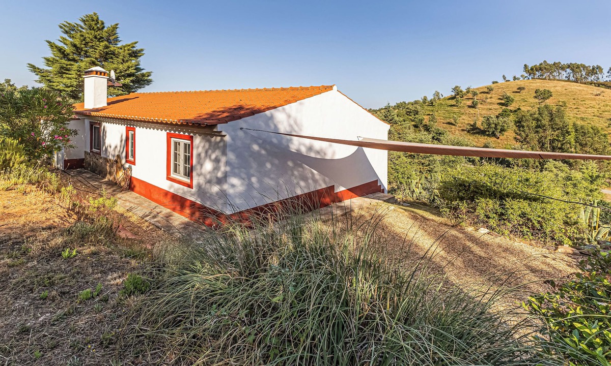 Reliquias Cottage | Monte Labarito - Casa de Baixo - Country House 30' away from the beach