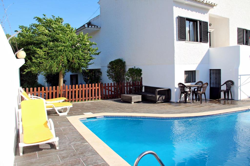 Quarteira House | Moradia com piscina privada para Férias em Quarteira Algarve