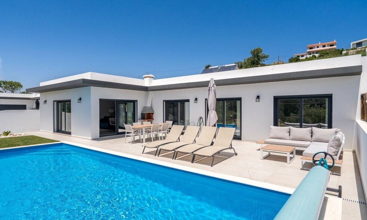 Caldas da Rainha House | Mosteiros Escape with Pool & BBQ by Lisbeyond