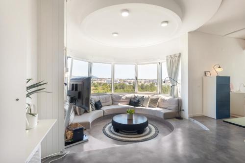 Cascais Apartment | Mountain view one bedroom plus 1 extra room in Cascais
