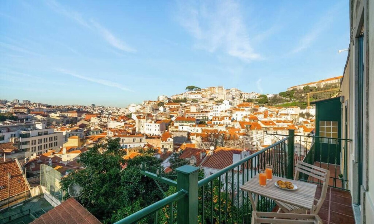 Mouraria Apartment | Mouraria Modern Living w/breathtaking views | AC