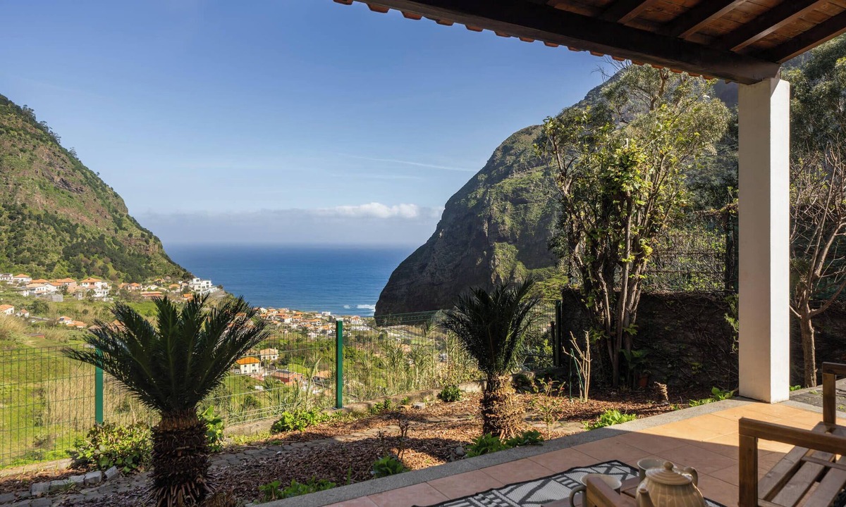 Sao Vicente House | Nates House – Two-bedroom house with garden