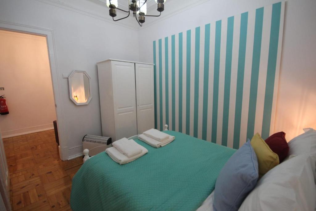 Santo Antonio House | Nautic M1 R2 - Classy & Cozy Double Room with Shared Bathroom in Marques Pombal