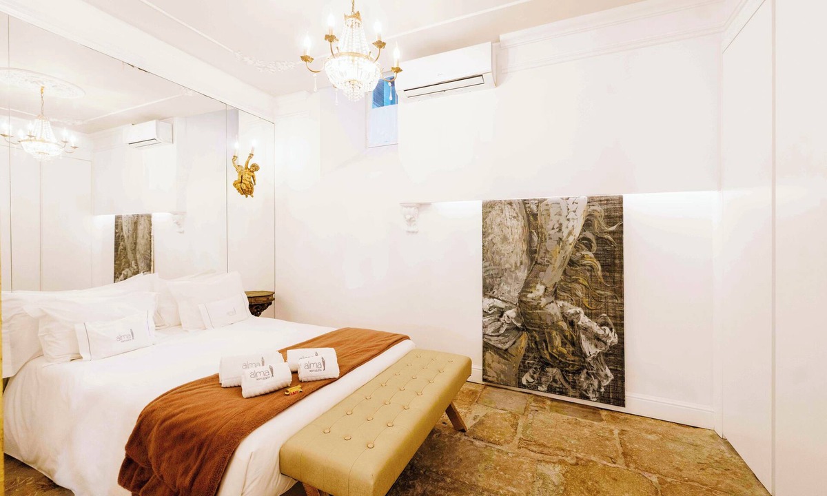 Misericordia Apartment | NEW! Portuguese Soul Santa Catarina | Baroque Retreat | Sleeps 2
