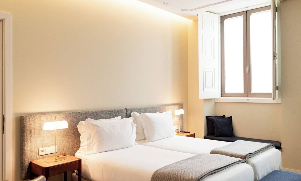 Ponta Delgada Hotel | NINE DOTS Azorean Art Boutique Hotel