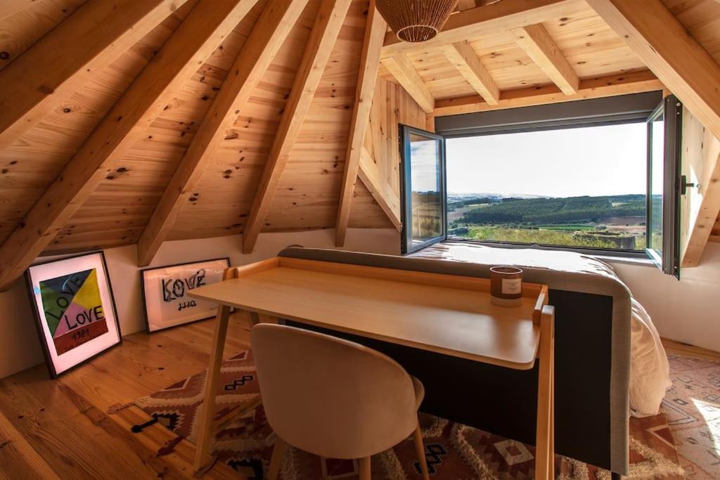 Lourinha Apartment | O Moinho 98 - Romantic Windmill with Sea Views
