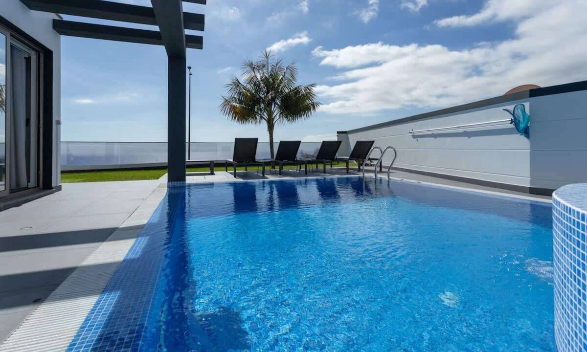 Santa Maria Maior House | Oceanfront Villa w/Pool, Game Room Near Funchal