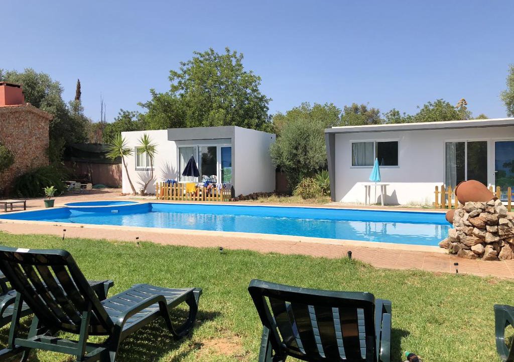 Silves House | One bedroom bungalow with shared pool enclosed garden and wifi at Silves
