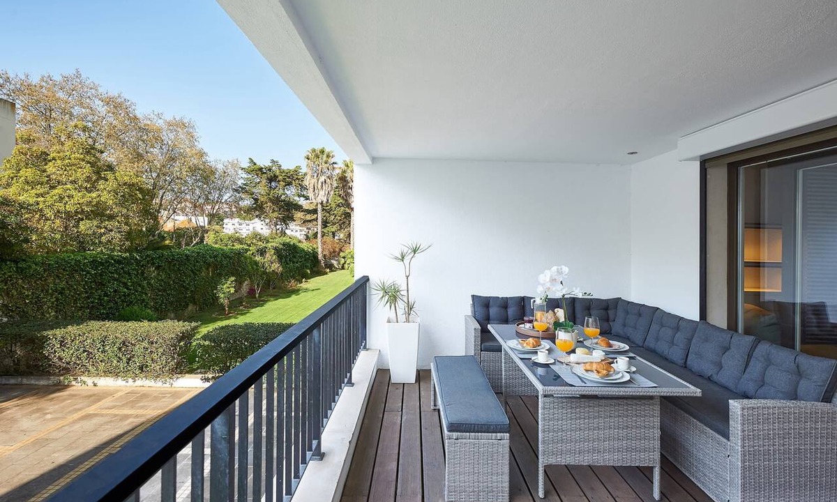 Cascais Apartment | Oxford Park II with pool by Portugal Portfolio