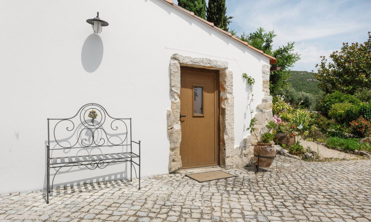 Camparca House | Palheiro: Holiday Home with Mountain Views, Wi-Fi & Air Conditioning
