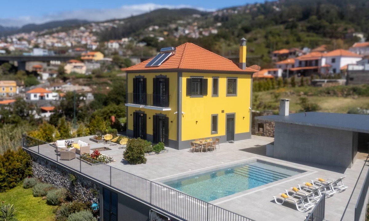 Sao Goncalo House | Papaya Villa by LovelyStay