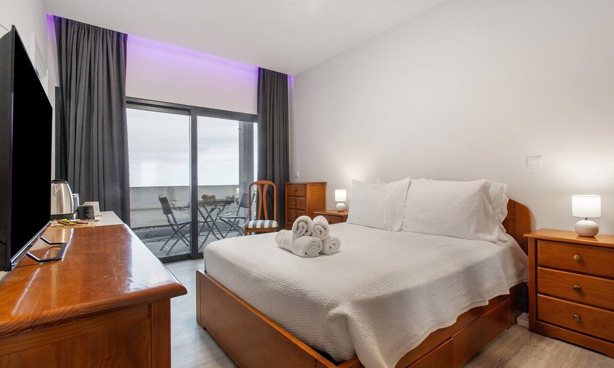 Canico Apartment | Paraíso Madeira Studios – Suite 'Mariana', Atlantic View, Unique Cuisine & Hospitality