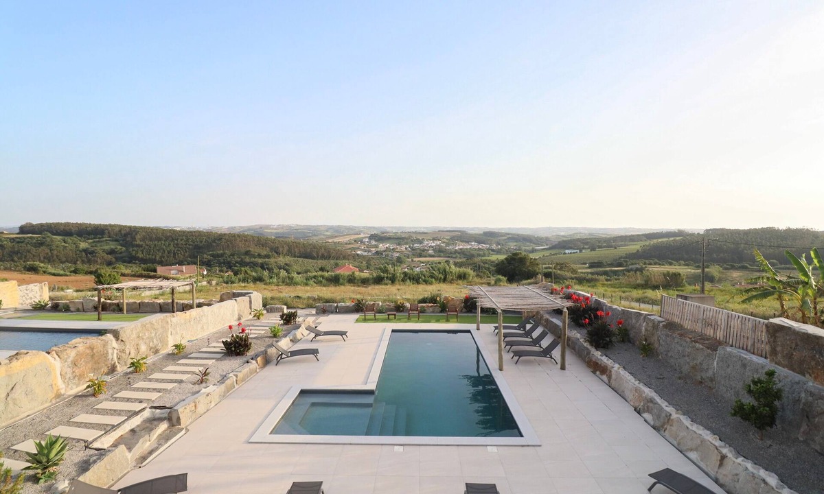 Lourinha Villa | Peace House Lourinhã - Villa 6: Mountain View, Shared Pool & Wi-Fi