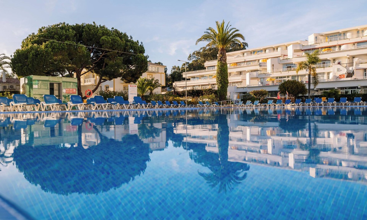 Areias de Sao Joao Hotel | Peaceful Seaside Getaway in Praia da Oura! Pool + Spa, Free Parking | 3 Units