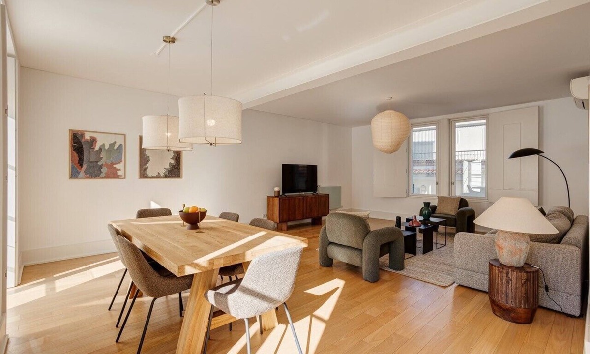 Sao Paulo Apartment | Pearl of Chiado: T4 apartment in central Chiado with AC/Llift/parking and charm
