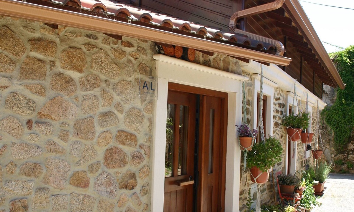 Pedrogao Grande Apartment | Pedrinha - a Guesthouse by the Water in a Traditional Portuguese Village