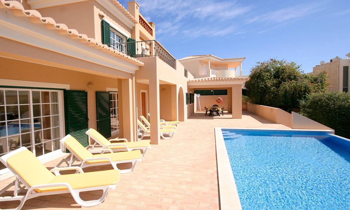 Albardeira Villa | Perfect Family 3 Bedroom Villa w/ Private Pool+ BBQ, Near Town & Beach, WiFi,A/C