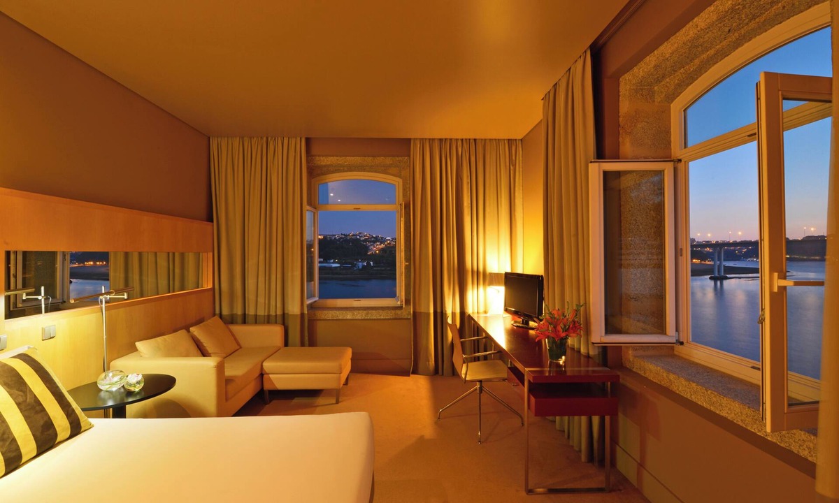 Campanha Hotel | Pestana Palacio do Freixo, Pousada & National Monument - The Leading Hotels of the World