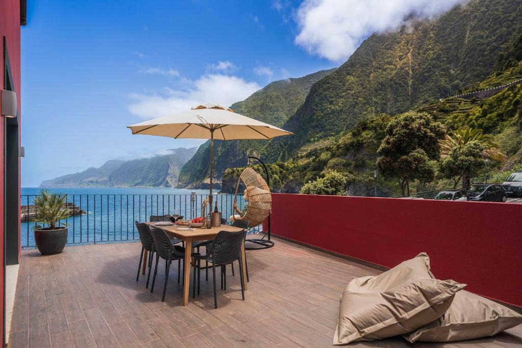 Porto Moniz House | Pipas do Avô - Seixal by an island apart