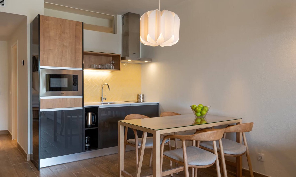 Luz Apartment | Pleasant Stay! Kitchenette, Outdoor Pool, Pets Allowed, Close to Luz Beach!