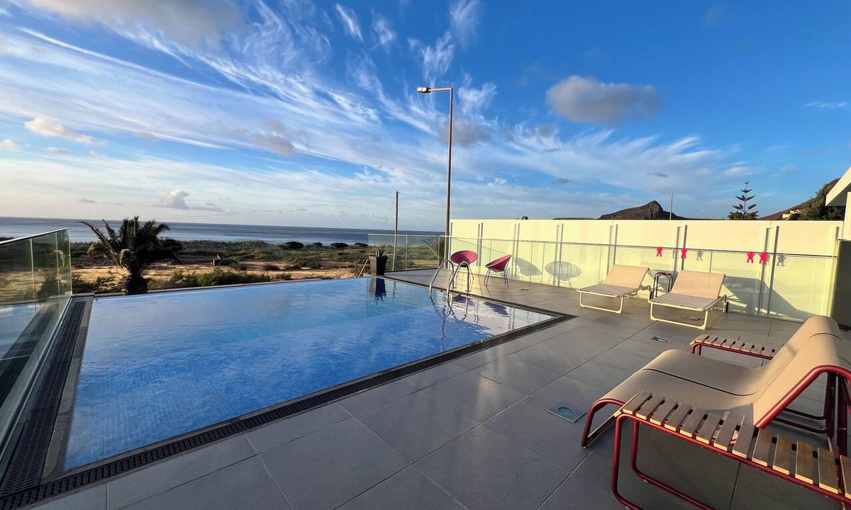 Porto Santo House | Porto Santo-Madeira. Oceanfront with a private pool. 3 km from the golf course.