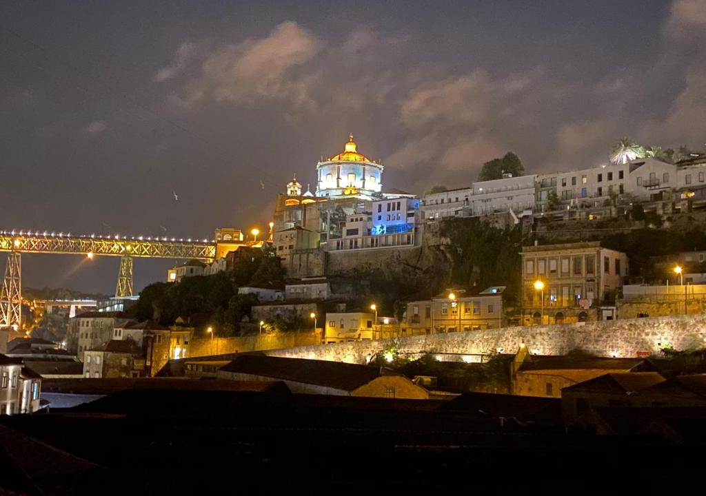 Santa Marinha Apartment | Porto Views & Wines by Porto City Hosts