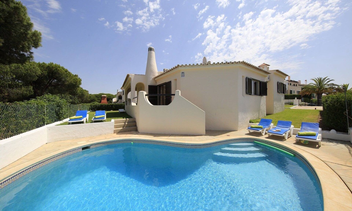 Vilamoura Villa | Portuguese rustic style villa with private pool