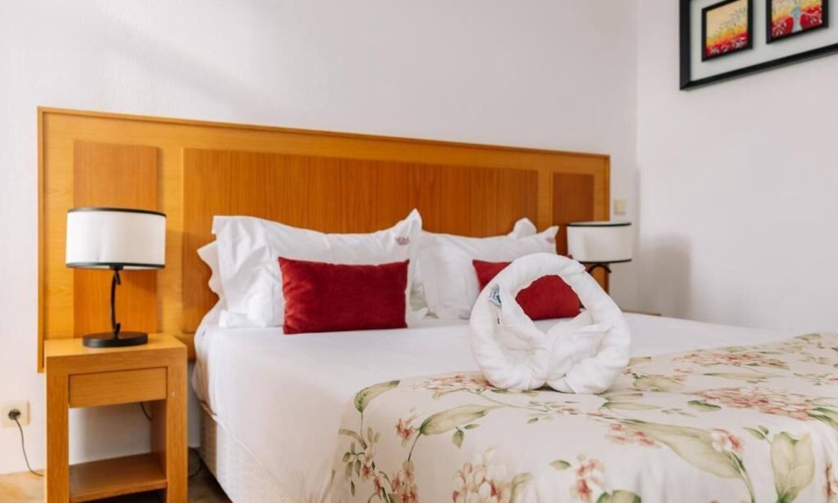 Santa Eulalia Hotel | Praia da Oura Delight for Family! Beachfront Paradise Perfect for Family!