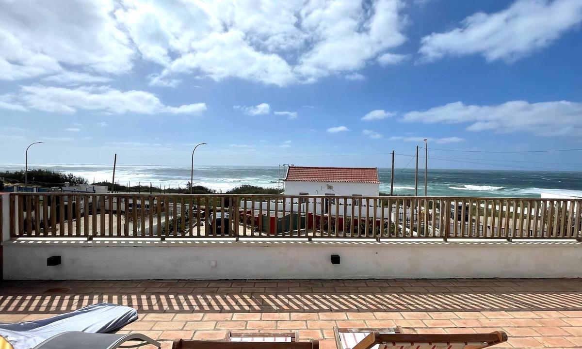 Praia das Macas House | Praia das Maças - Azenhas do Mar V4 Beachfront Home