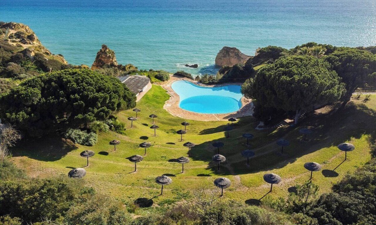 Prainha Apartment | Prainha 2BR Stay | Pool & Beach Access