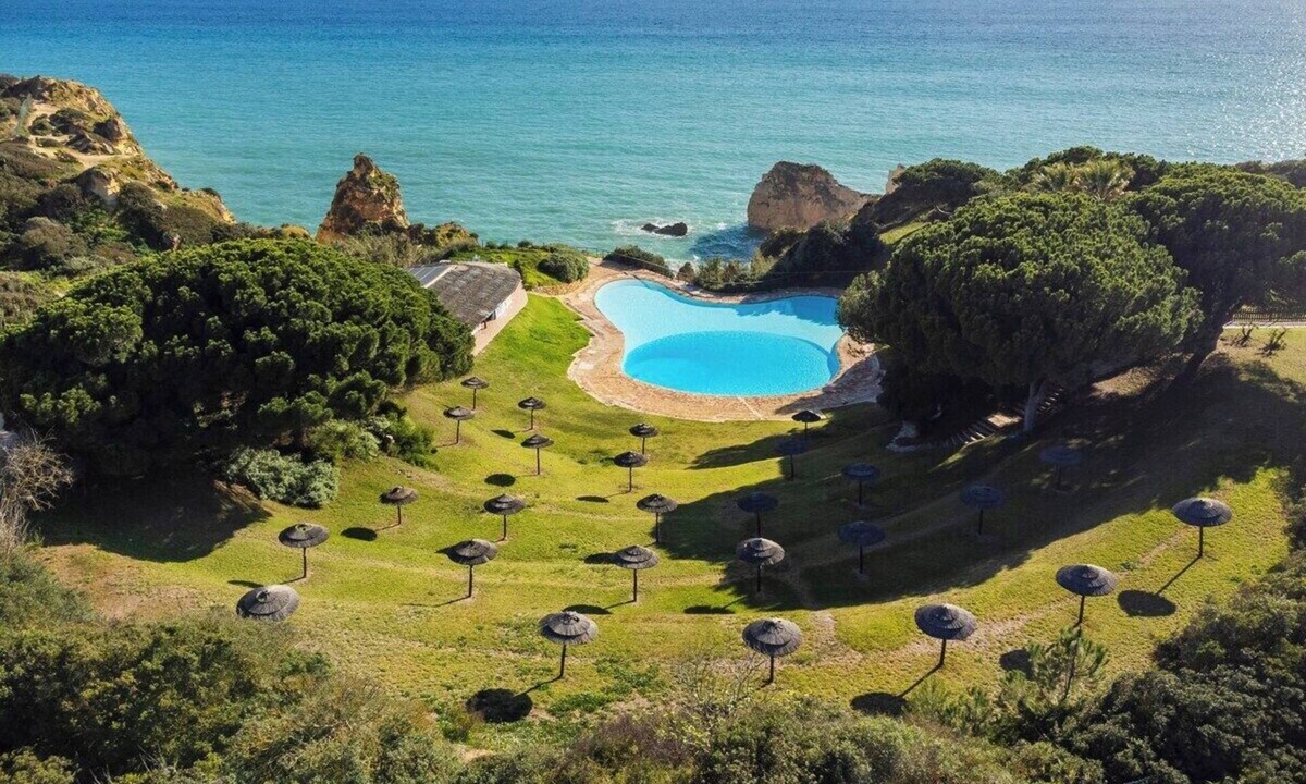 Prainha Apartment | Prainha 2BR with Balcony & Pools | Alvor