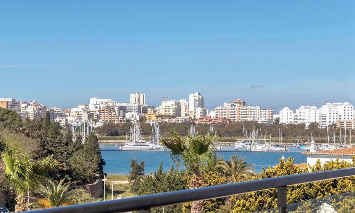 Ferragudo Apartment | Premier nº 31 - Modern Two Bedroom Apartment with Jacuzzi