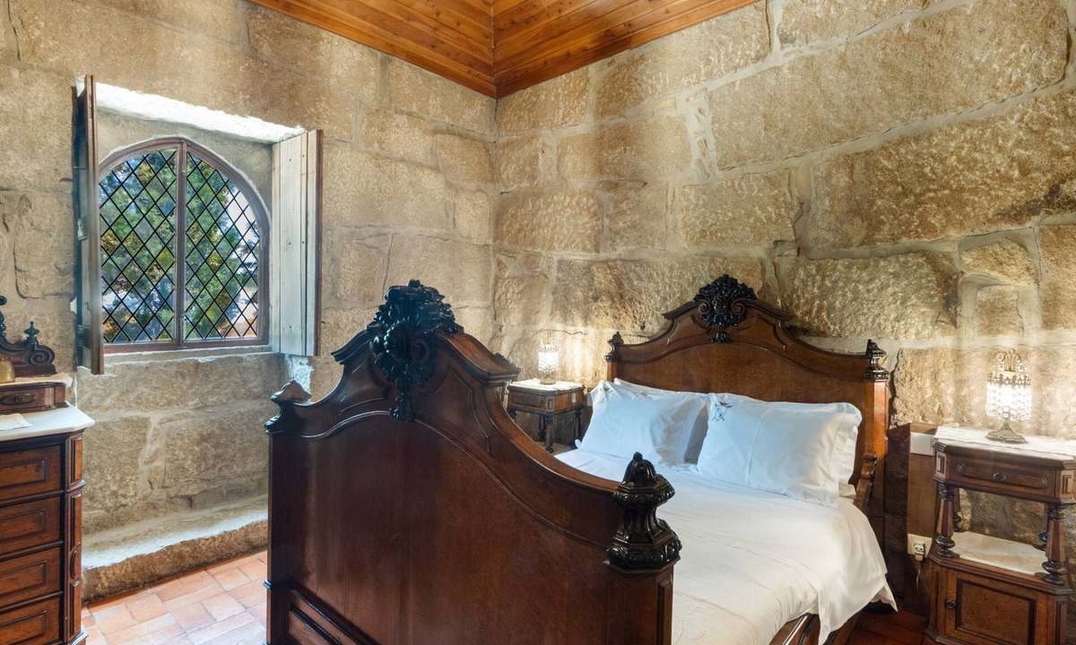 Mosteiro Apartment | Prince Room in Portugraal Castle