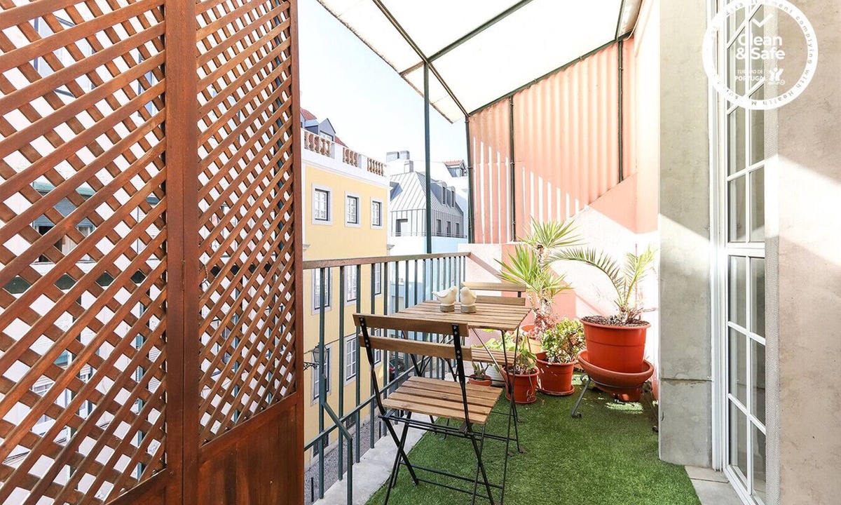 Principe Real Apartment | PRINCIPE REAL BALCONY by HOMING