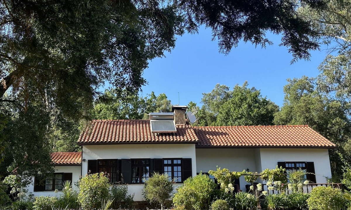 Tabua House | Private farm with lake, close to river beaches